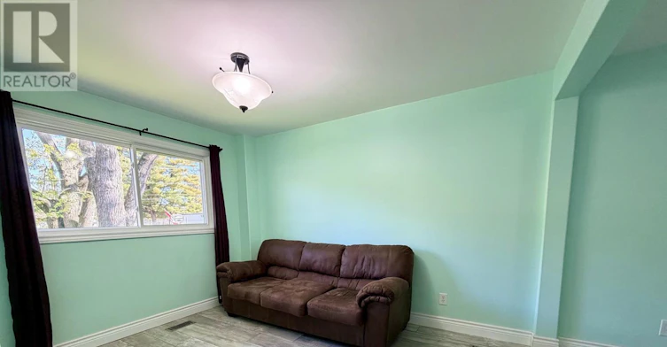 18 Bushey Avenue, Essa, ON, L3W 0L2 - 19