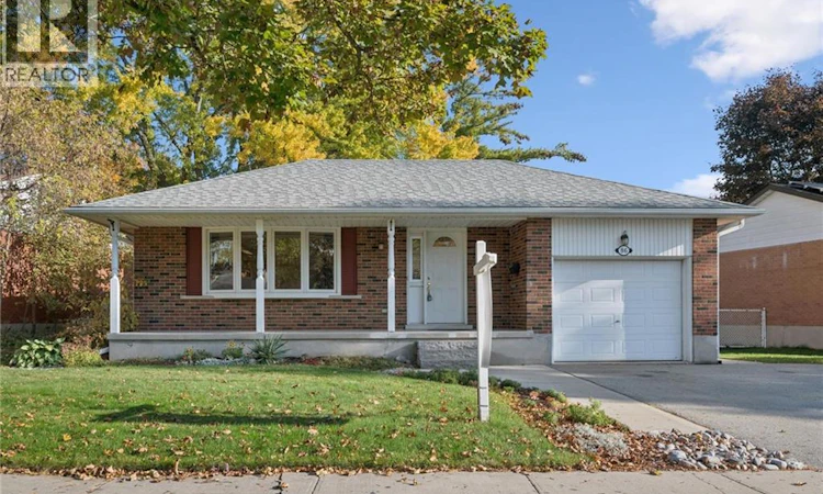 86 Lower Canada Crescent