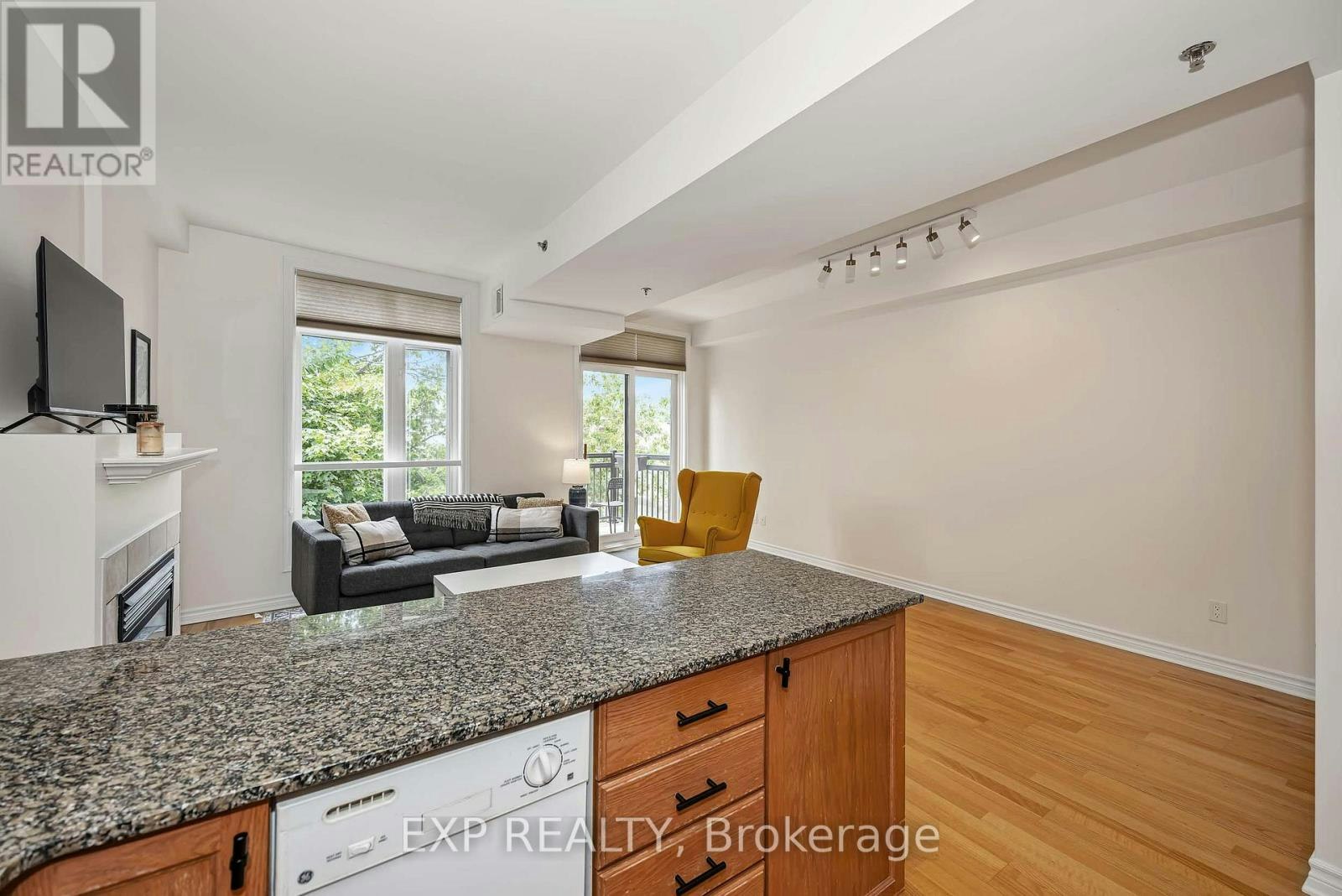 305-6 Grove Avenue, Ottawa, ON, K1S 3A6 - 17