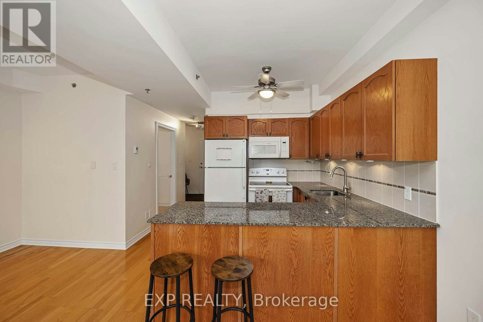 305-6 Grove Avenue, Ottawa, ON, K1S 3A6 - 13