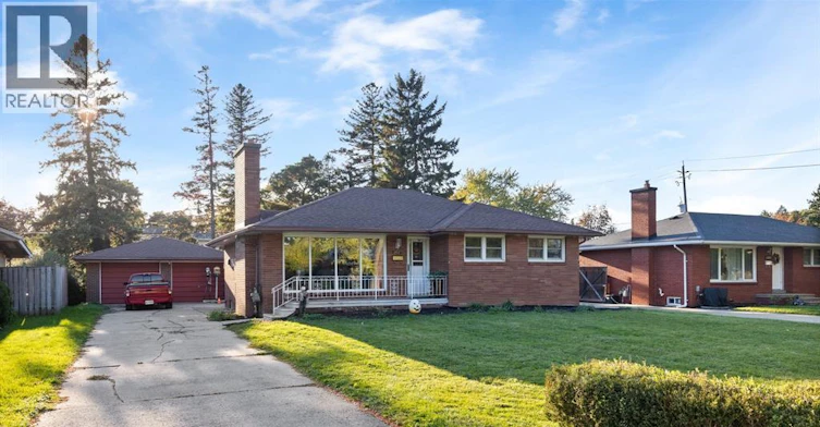 2417 Dandurand, Windsor, ON, N9E 2E1