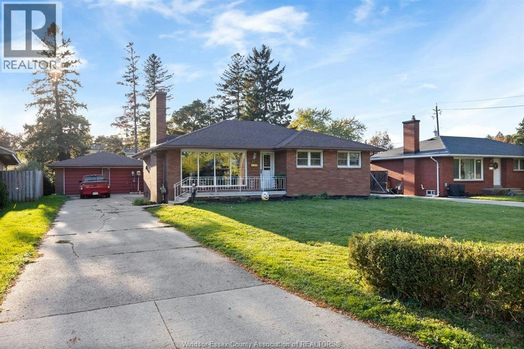 2417 Dandurand, Windsor, ON, N9E 2E1