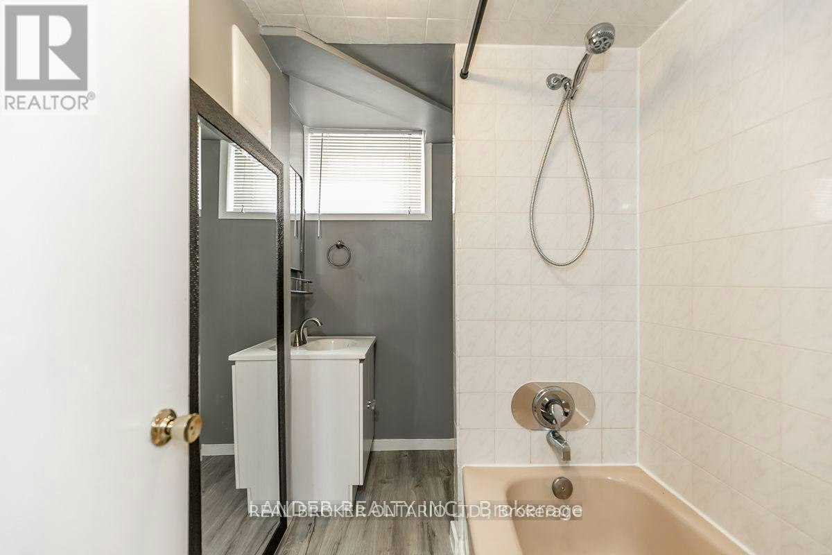332 Walker (Basement Avenue, Bradford West Gwillimbury, ON, L3Z 1Y8 - 9