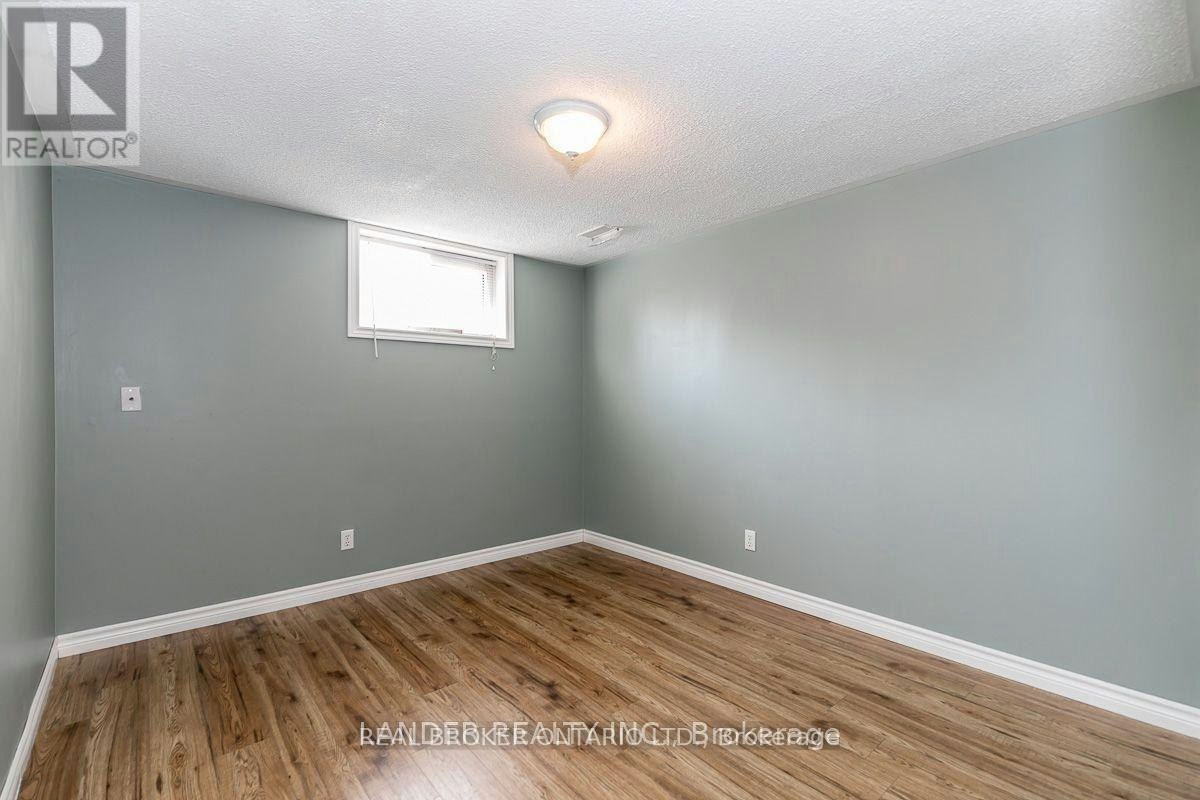332 Walker (Basement Avenue, Bradford West Gwillimbury, ON, L3Z 1Y8 - 7