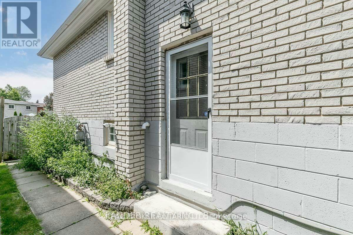 332 Walker (Basement Avenue, Bradford West Gwillimbury, ON, L3Z 1Y8 - 2