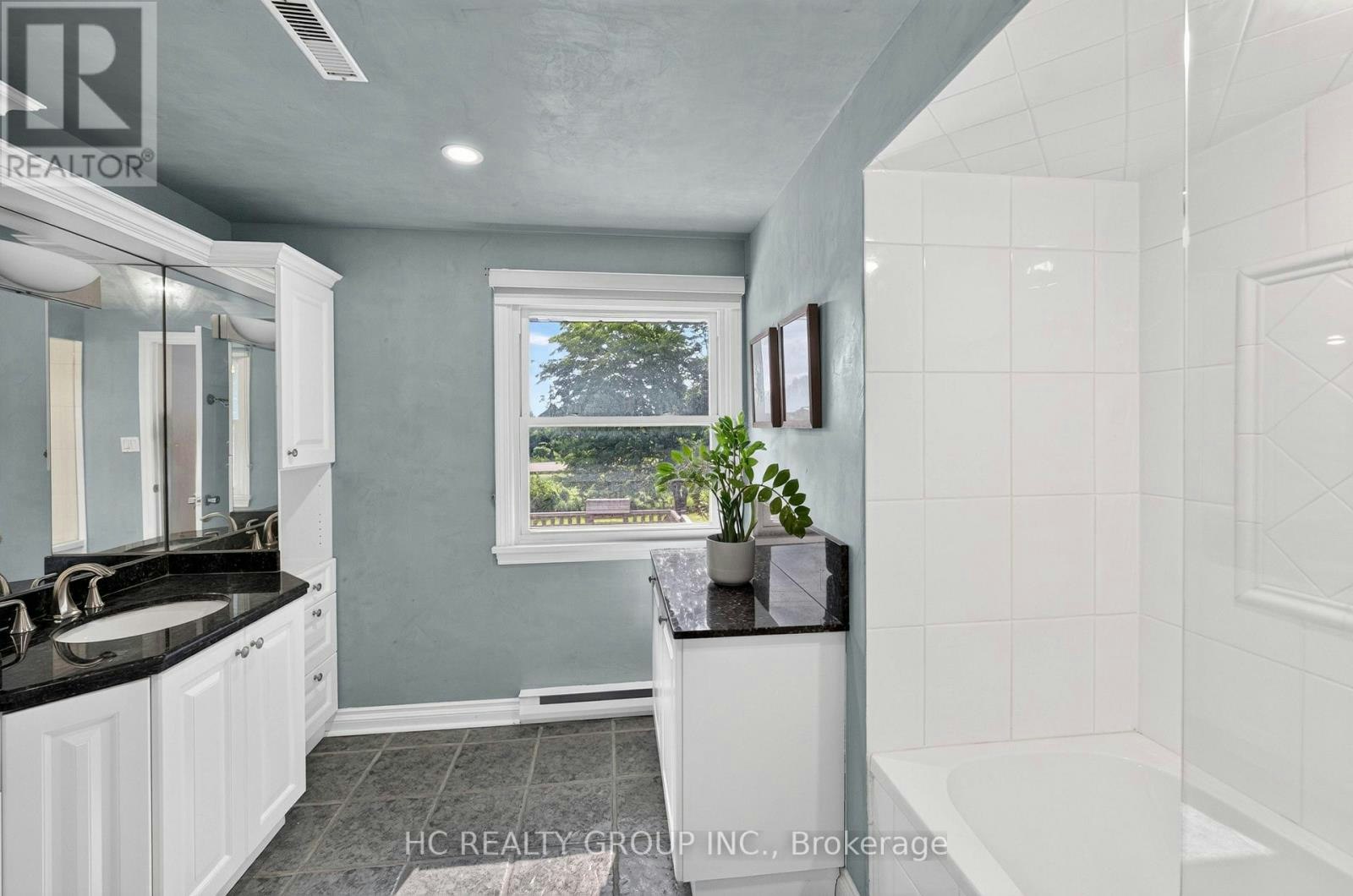 22 Fireside Drive, Hamilton, ON, L8N 2Z7 - 23