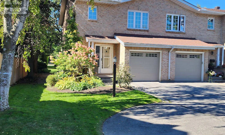 8-11 Janlyn Crescent