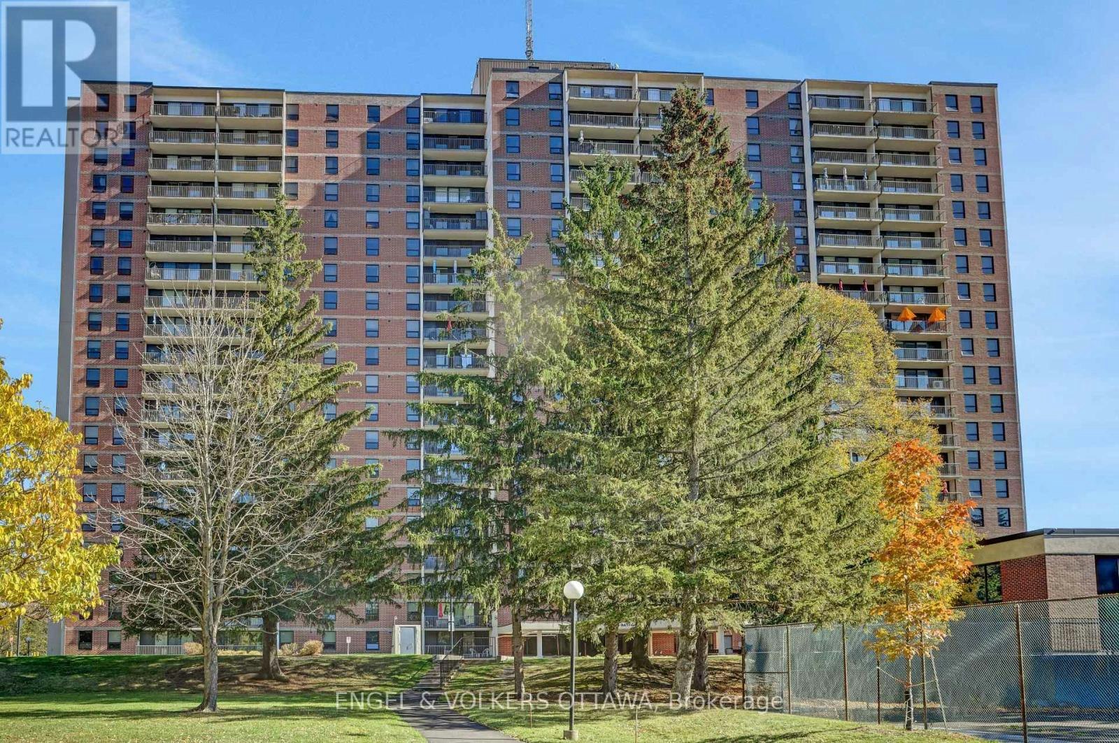 2111-665 Bathgate Drive, Ottawa, ON, K1K 3Y4