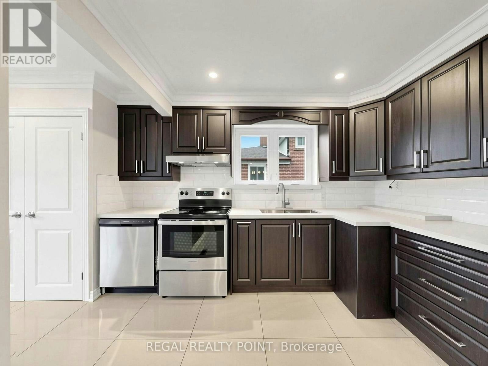 71 Clydesdale Drive, Toronto, ON, M2J 3N3 - 9