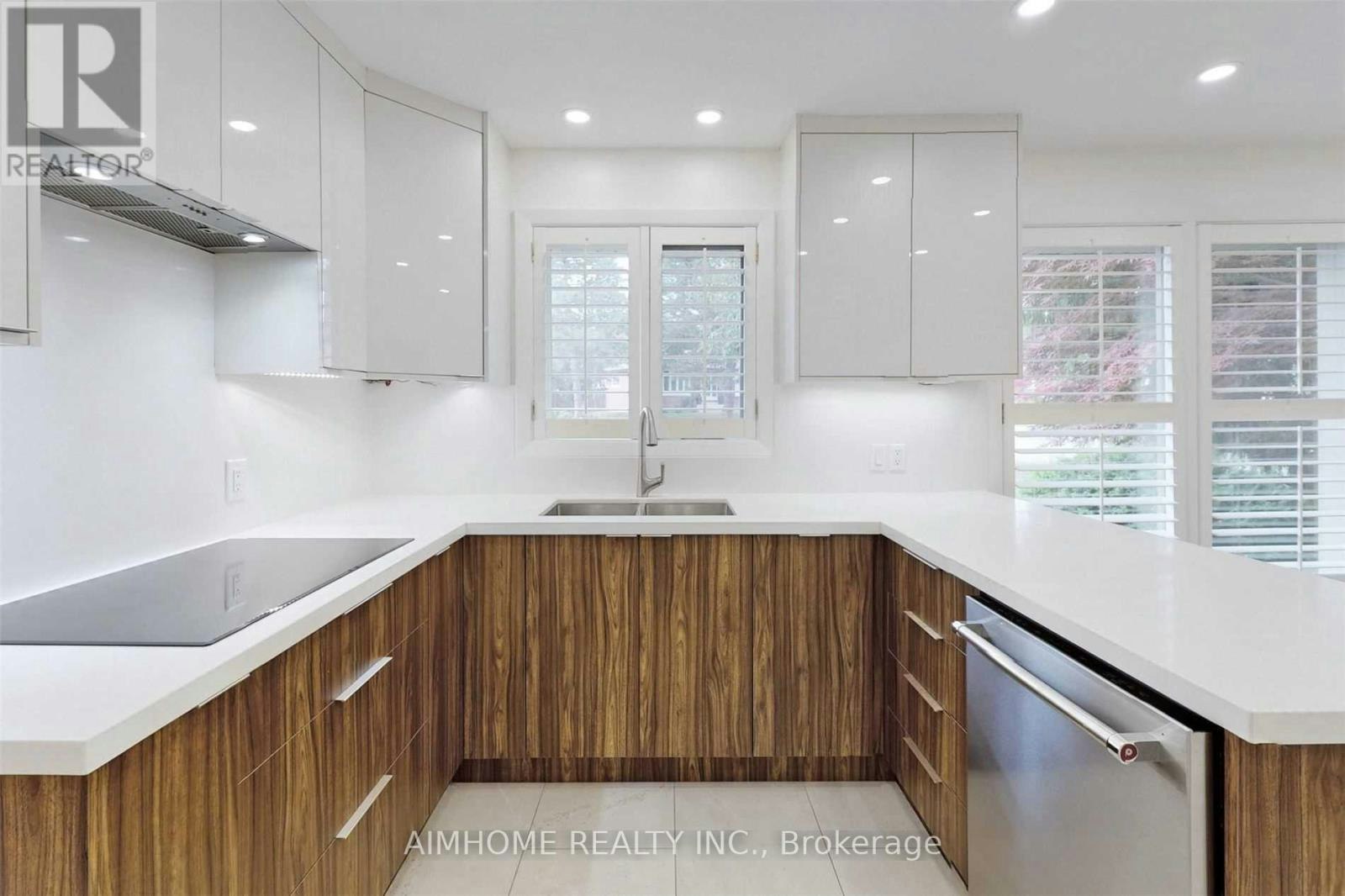 103 Alamosa Drive, Toronto, ON, M2J 2N8 - 4