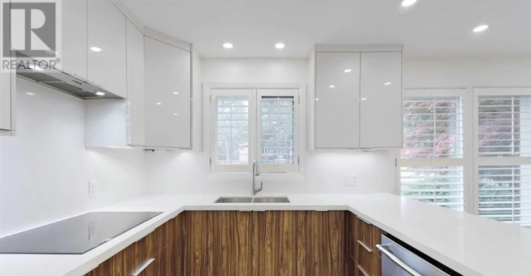 103 Alamosa Drive, Toronto, ON, M2J 2N8 - 4