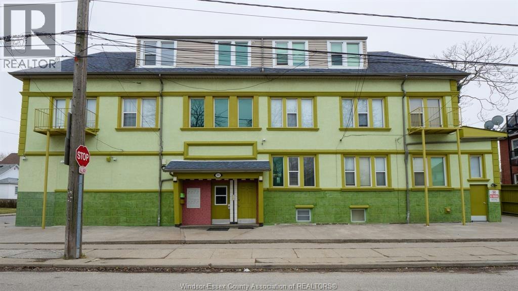 401 Parent, Windsor, ON, N9A 2B9