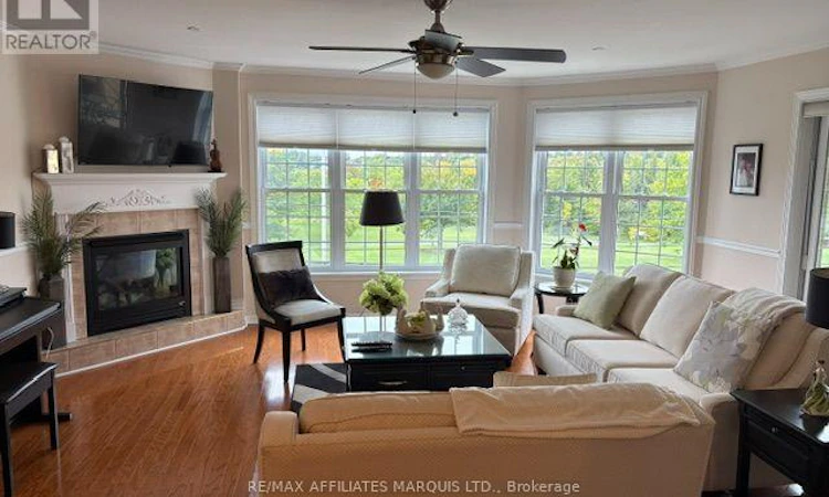 2-321 Water Street W