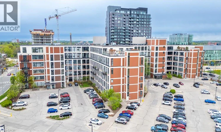 620-404 King Street W