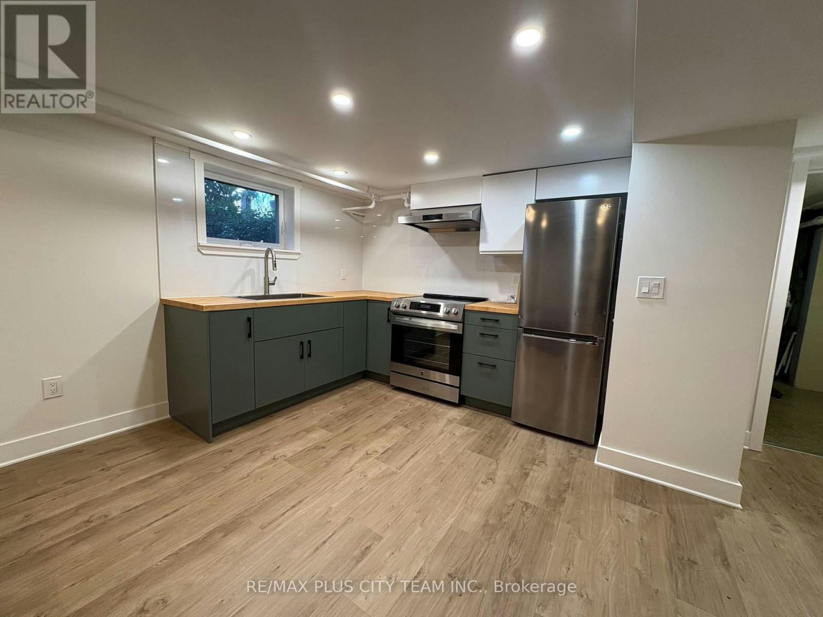 10-3835 Bathurst Street, Toronto, ON, M3H 3N1 - 2