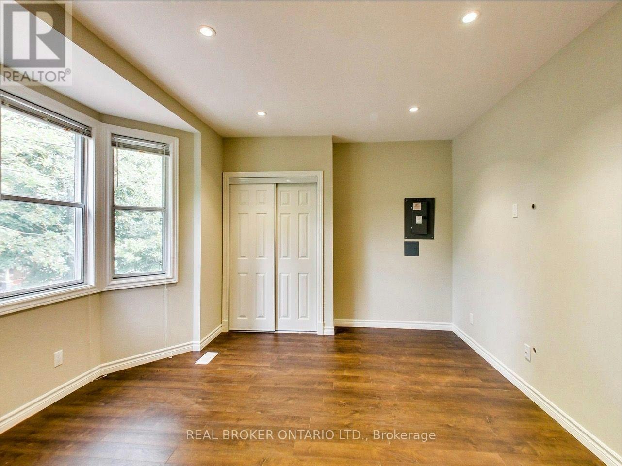 UPPER-68 Redwood Avenue, Toronto, ON, M4L 2S6 - 8