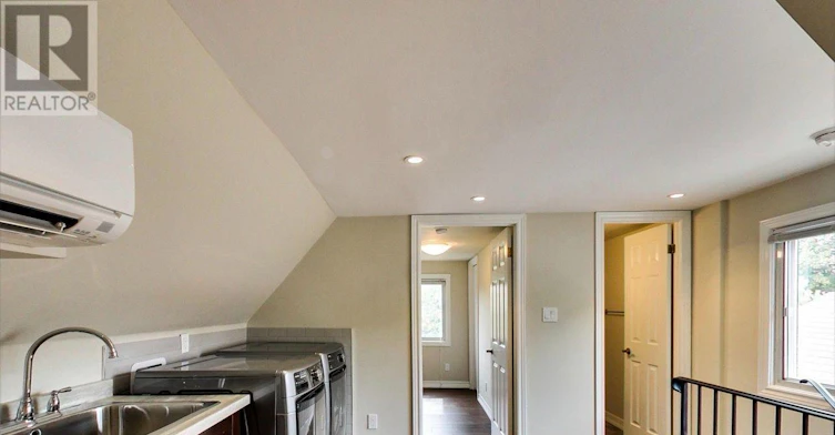 UPPER-68 Redwood Avenue, Toronto, ON, M4L 2S6 - 24