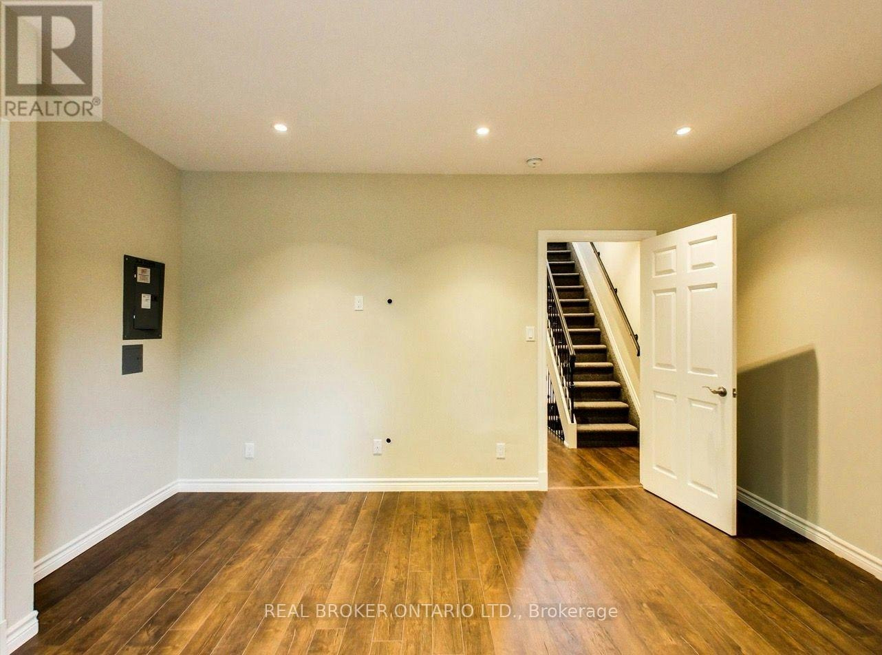 UPPER-68 Redwood Avenue, Toronto, ON, M4L 2S6 - 11