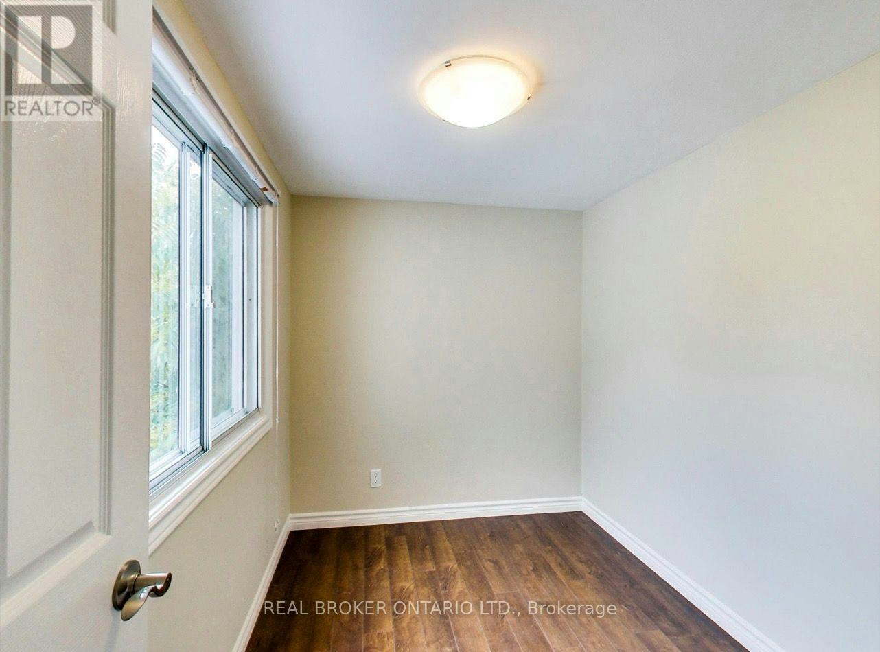 UPPER-68 Redwood Avenue, Toronto, ON, M4L 2S6 - 6