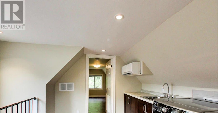 UPPER-68 Redwood Avenue, Toronto, ON, M4L 2S6 - 23