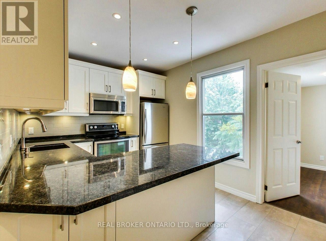 UPPER-68 Redwood Avenue, Toronto, ON, M4L 2S6 - 4