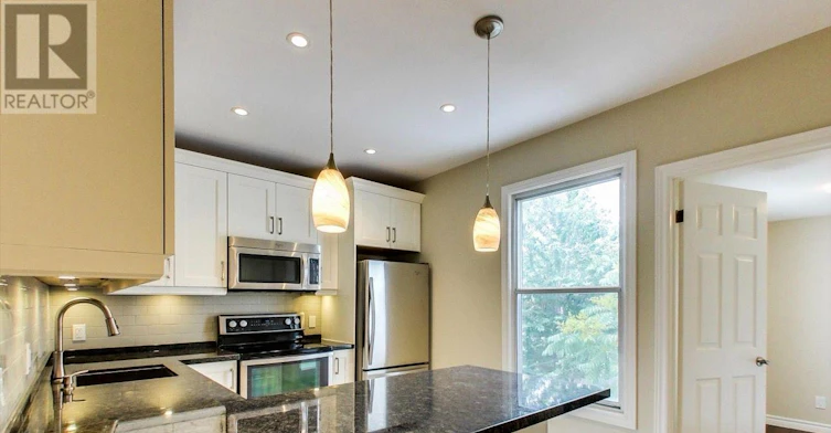 UPPER-68 Redwood Avenue, Toronto, ON, M4L 2S6 - 4
