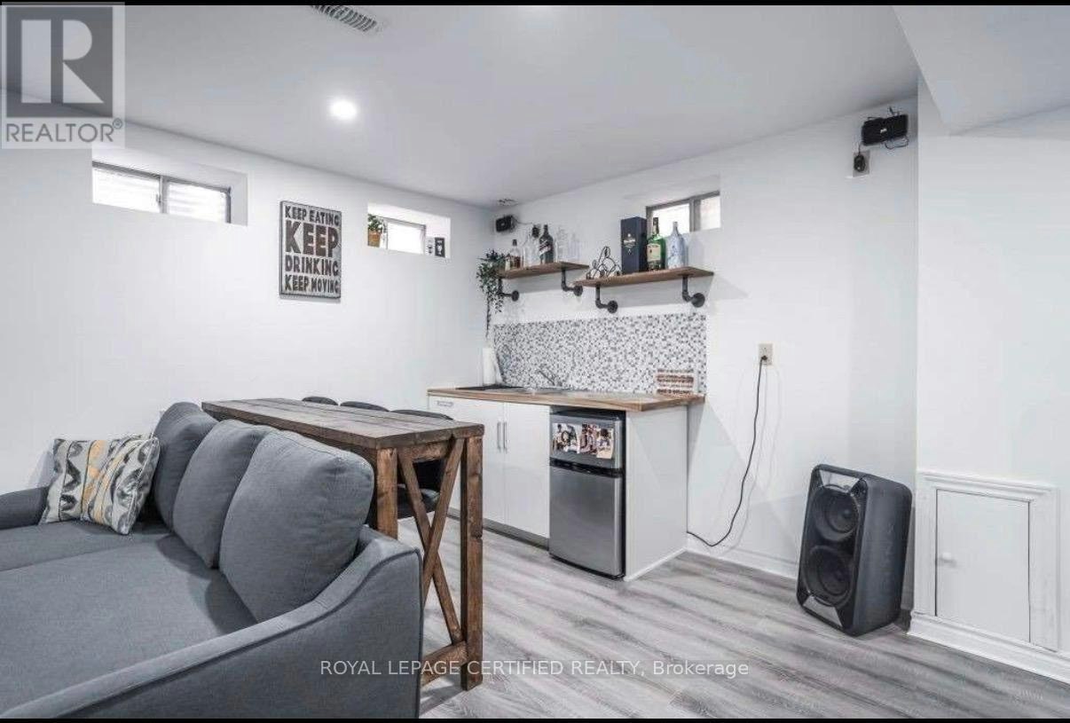 15 Cactus Crescent, Hamilton, ON, L8J 0M4 - 4