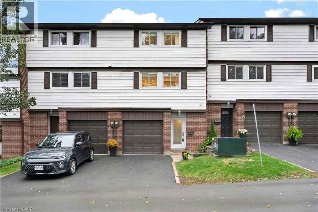 7 Briar Lane, Hamilton, ON, L9H 6E8