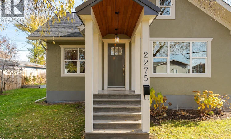 2275 Laurier Crescent