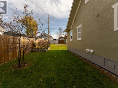 2275 Laurier Crescent - 3