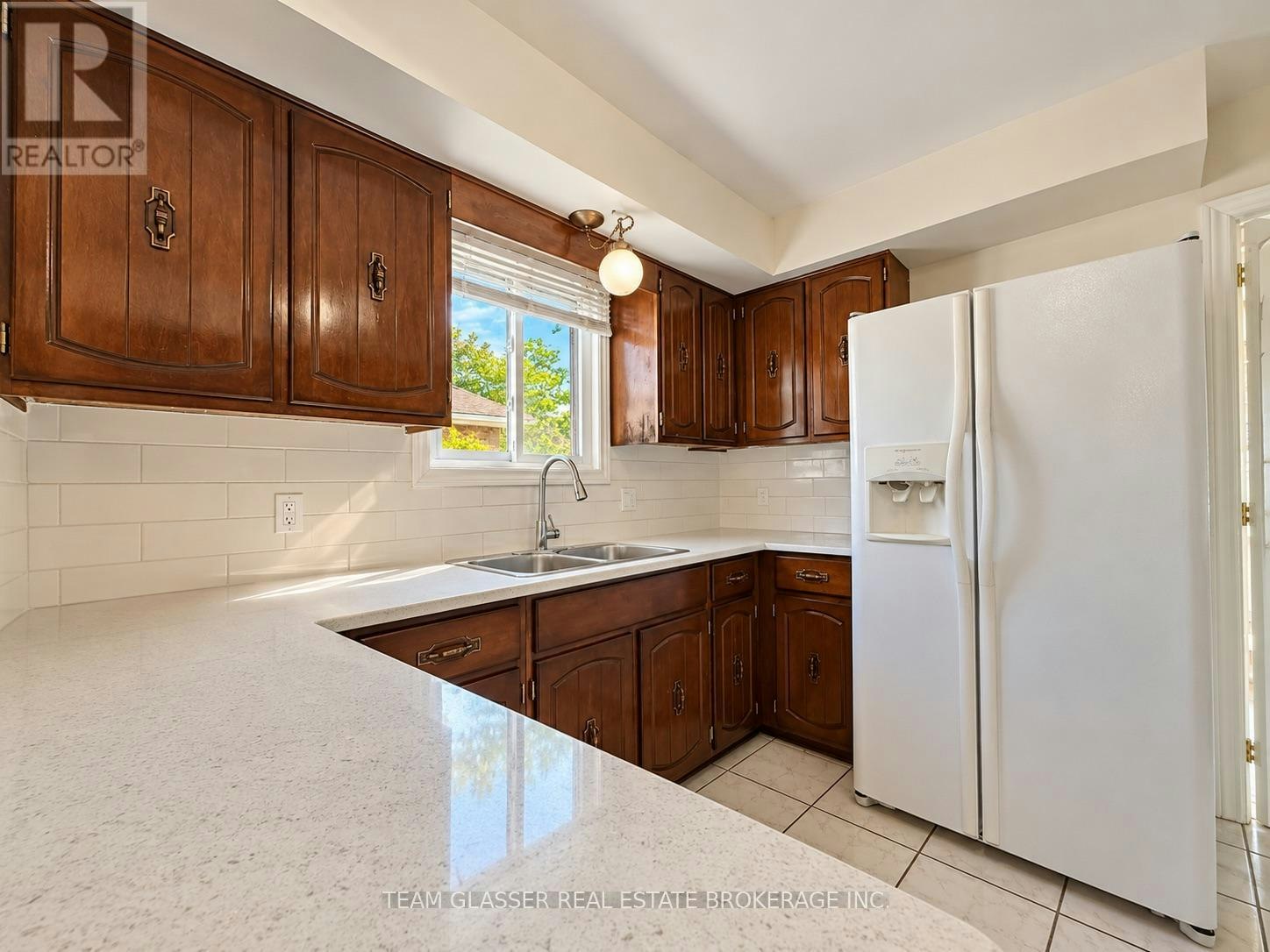 UPPER-7 Harrow Court, London, ON, N6C 5A6 - 7