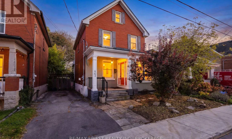 463 Victoria Street