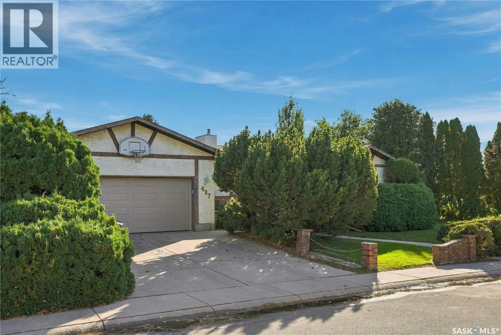 427 Poth Way, Saskatoon, SK, S7M 4V8