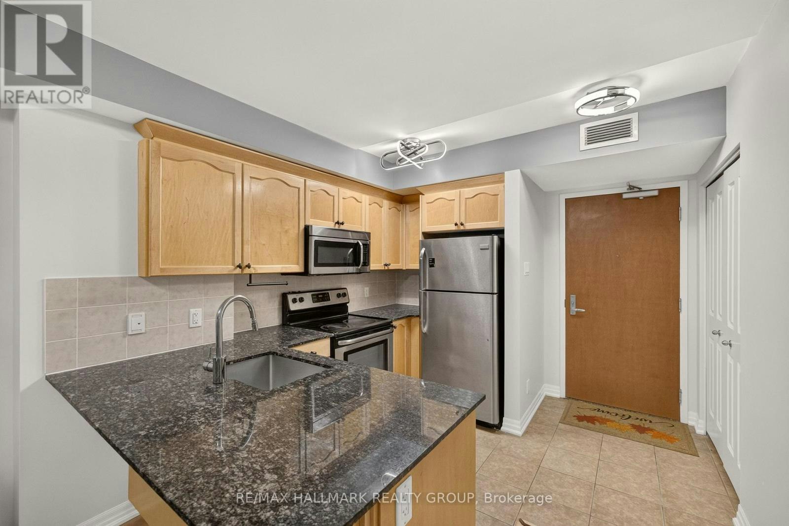 506-242 Rideau Street, Ottawa, ON, K1N 0B7 - 2