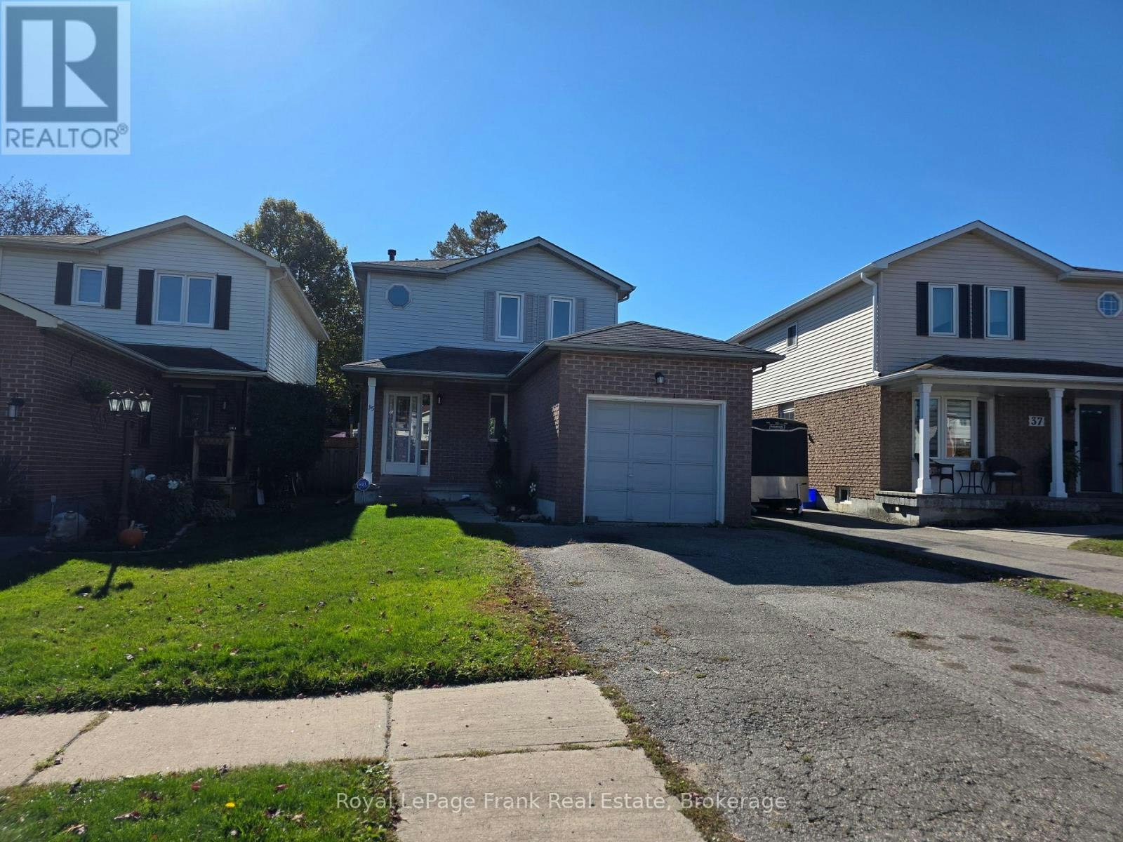 35 Kingsview Court, Clarington, ON, L1E 1E7 - 2