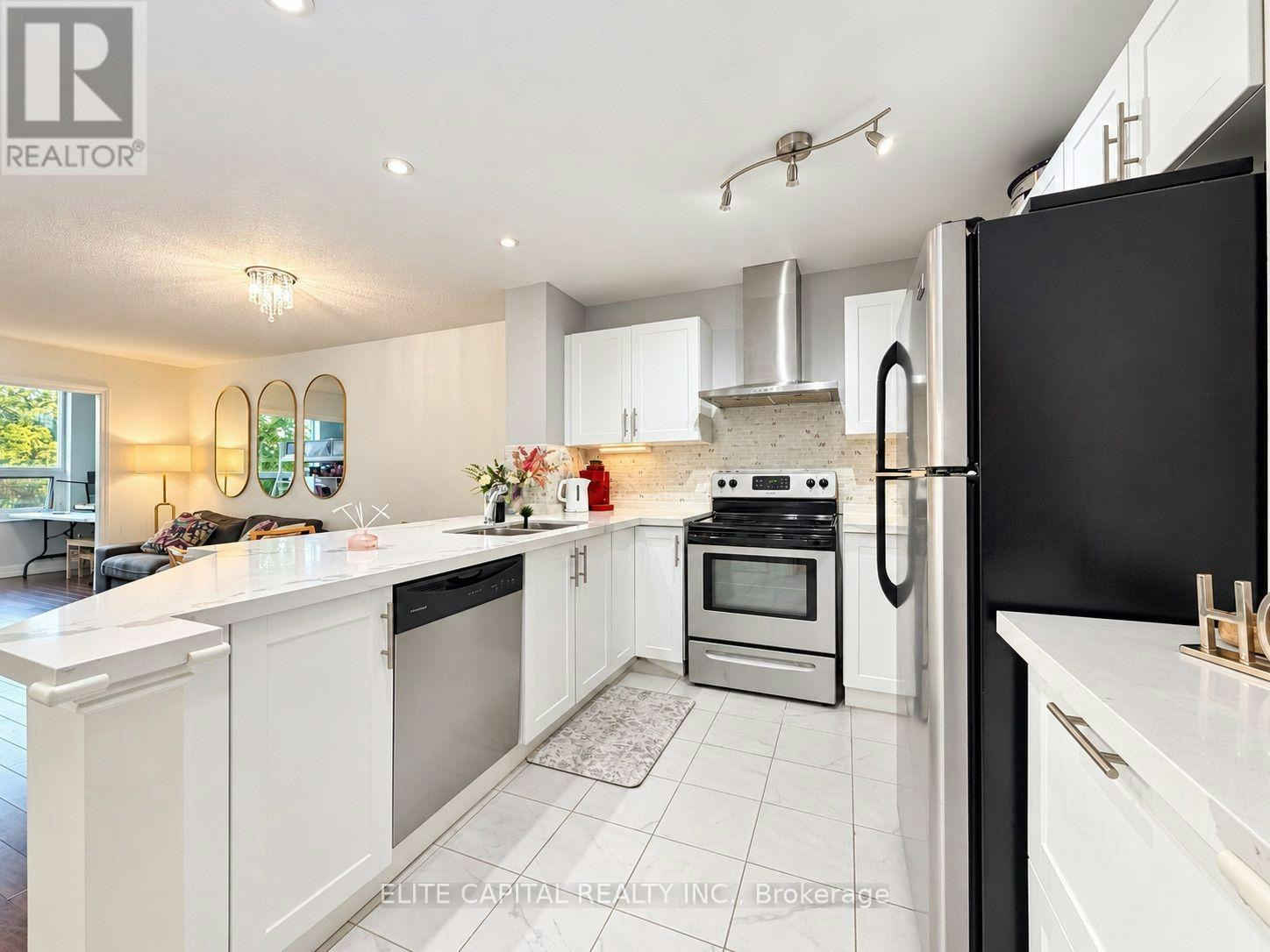 115-326 Major Mackenzie Drive E, Richmond Hill, ON, L4C 8T4