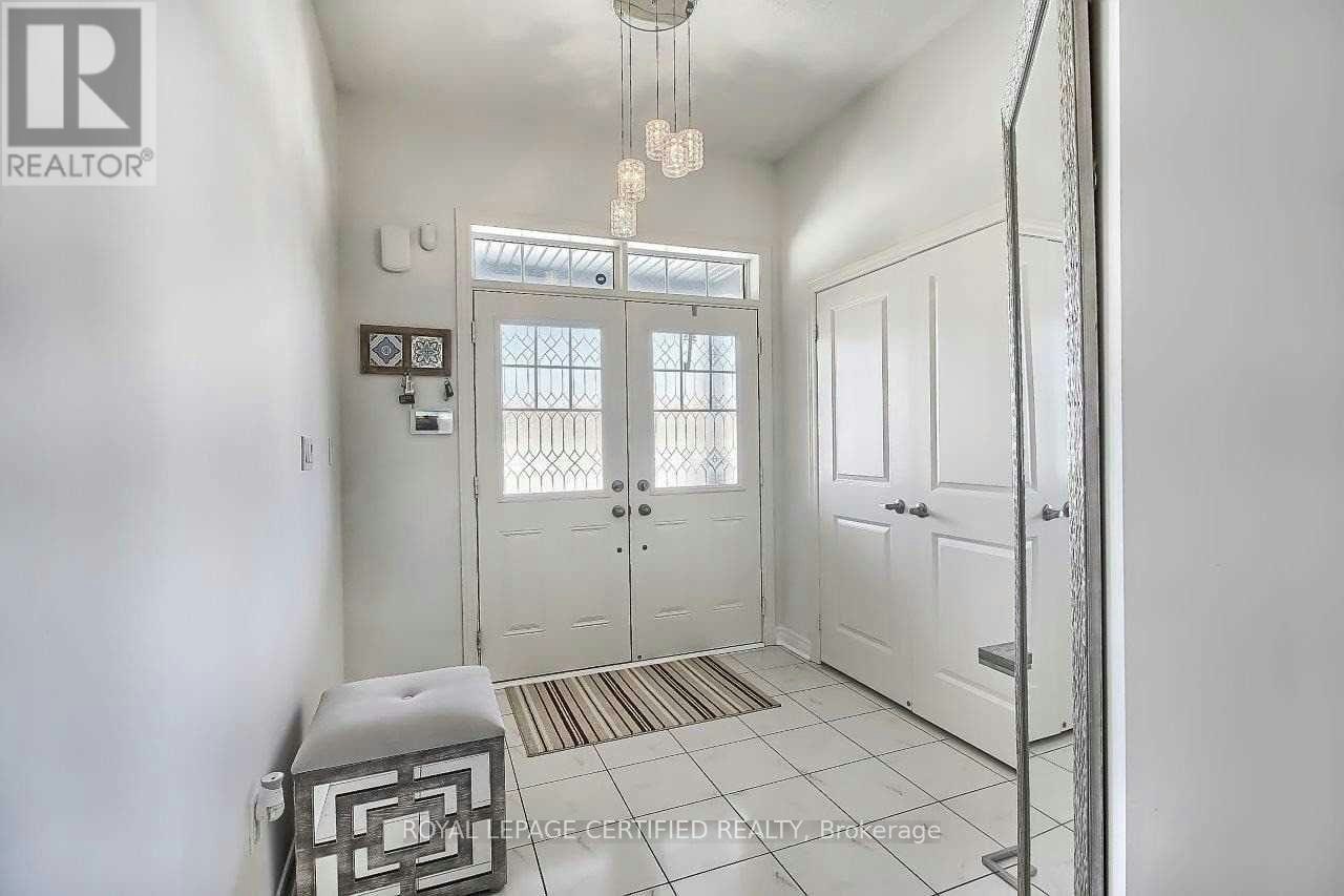 170 Gibson Circle, Bradford West Gwillimbury, ON, L6B 1H9 - 3