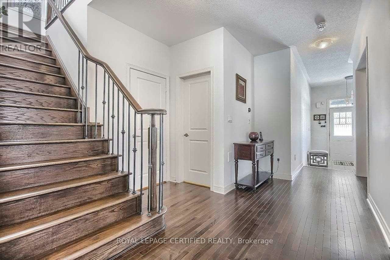 170 Gibson Circle, Bradford West Gwillimbury, ON, L6B 1H9 - 4