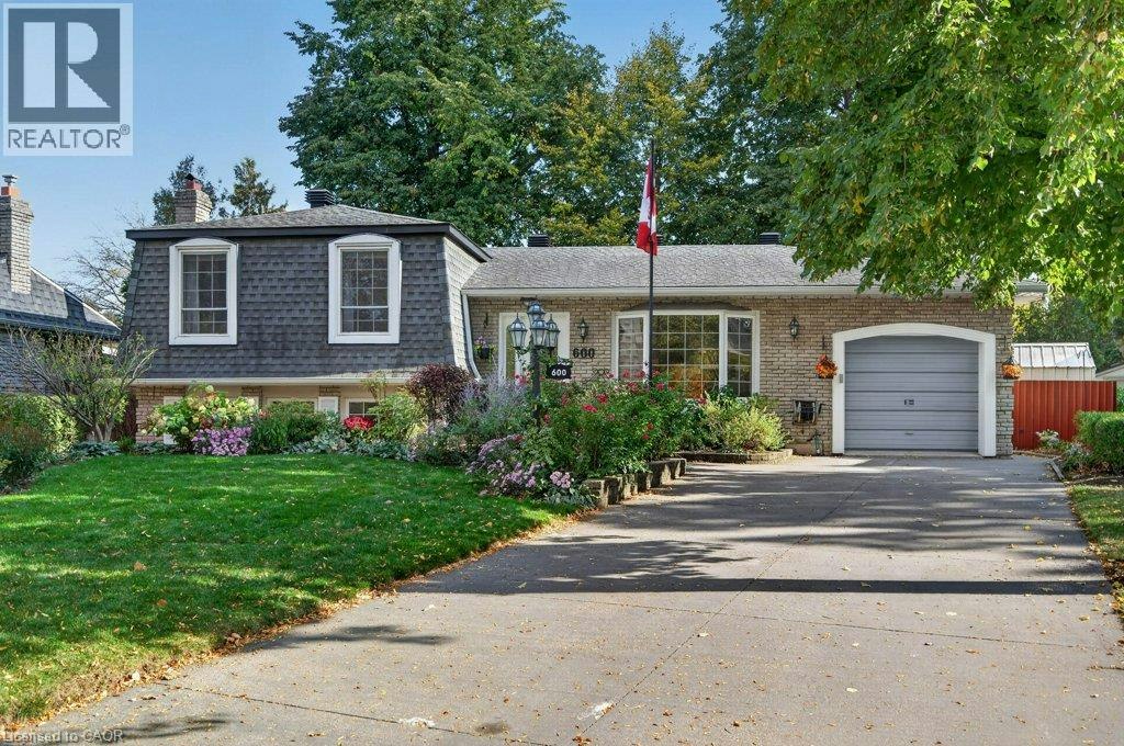600 Holly Hill Crescent, Burlington, ON, L7L 3Z7