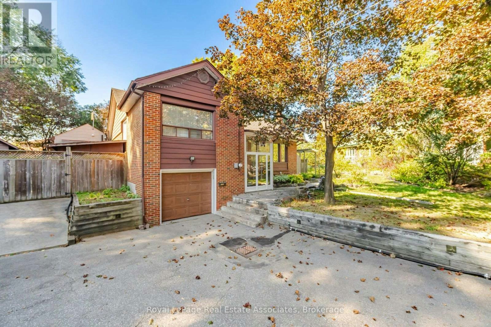 1636 Springwell Avenue, Mississauga, ON, L5J 3H9 - 2