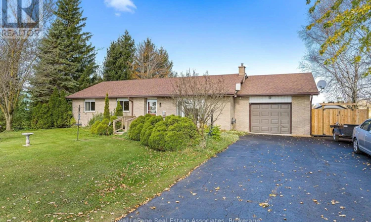585349 17 County Road