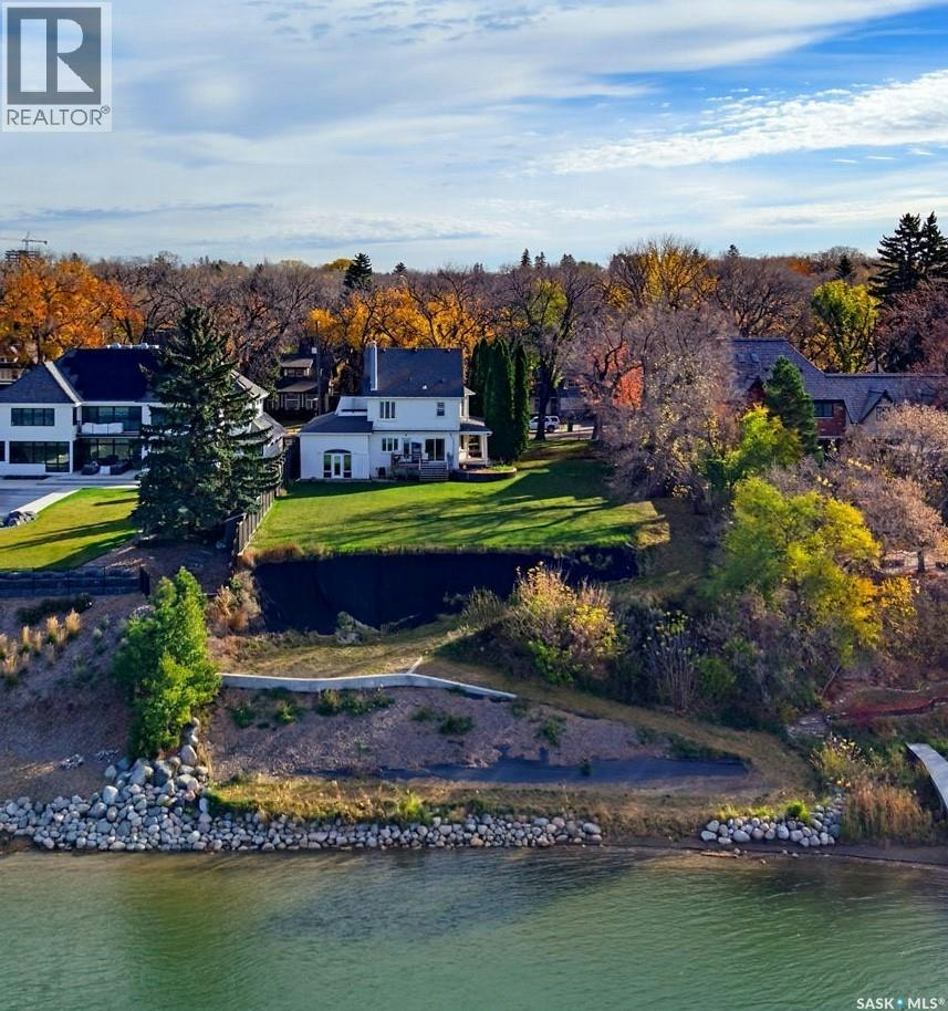 327 Saskatchewan Crescent W, Saskatoon, SK, S7M 0A2