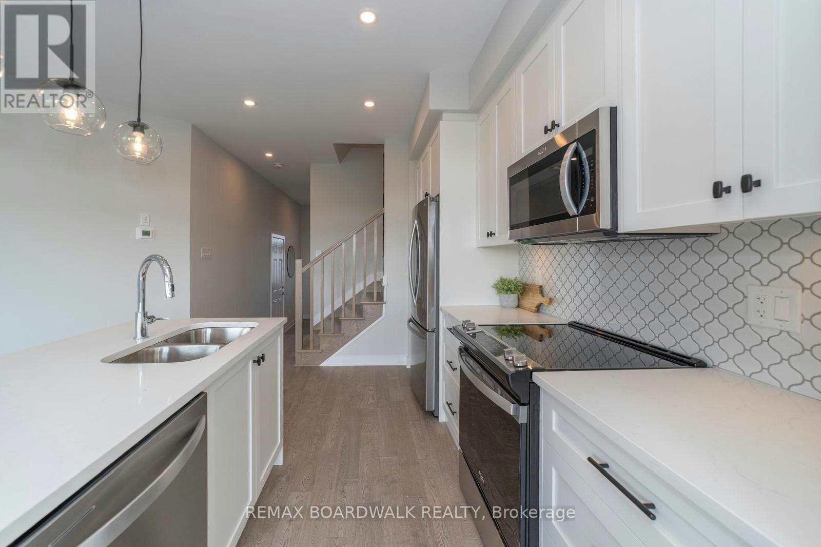 128 Main Halyard Lane, Ottawa, ON, K2J 7B6 - 3