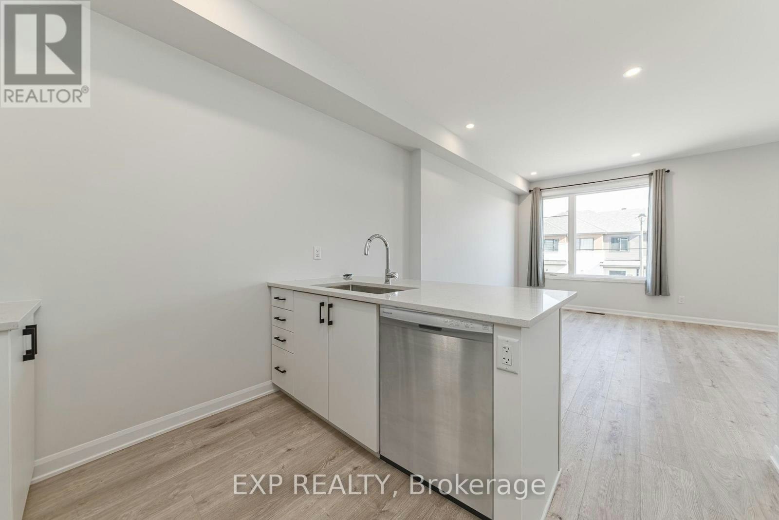 657 Moonglade Crescent, Ottawa, ON, K2J 7N2 - 9