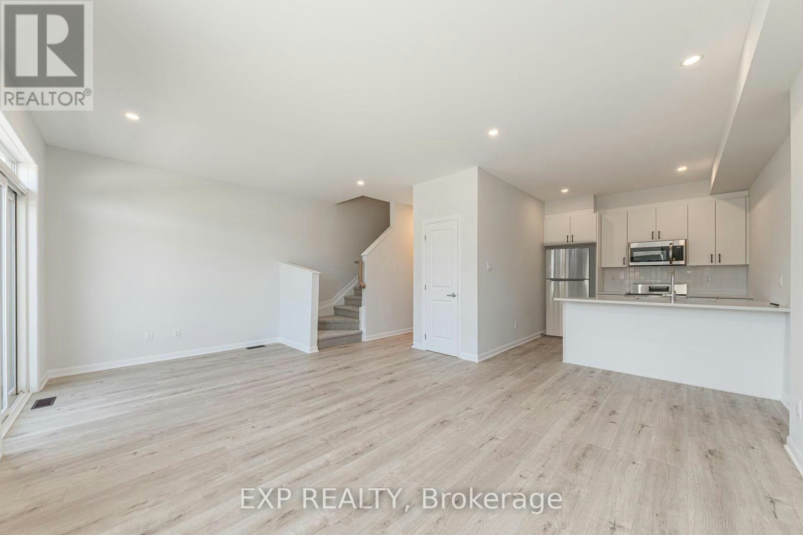 657 Moonglade Crescent, Ottawa, ON, K2J 7N2 - 6