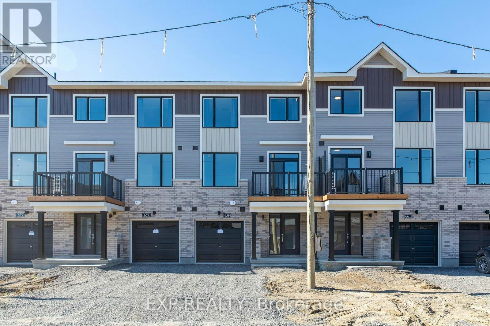 659 Moonglade Crescent, Ottawa, ON, K2J 7N2 - 2