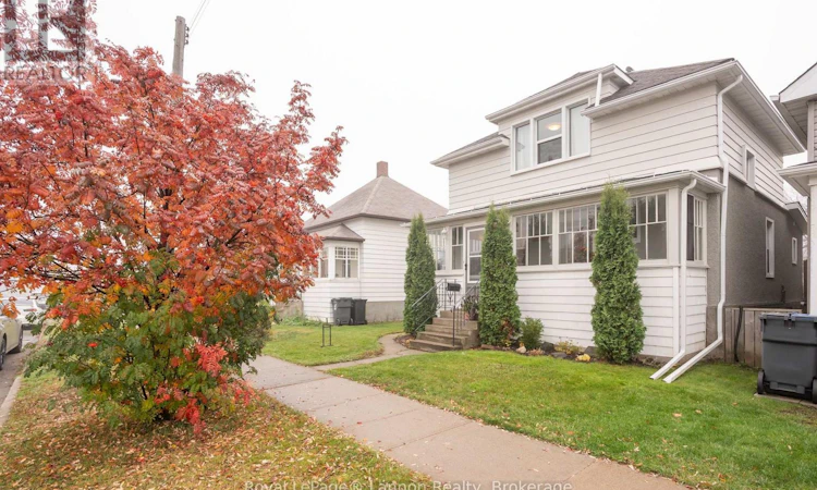 250 Brock Street W