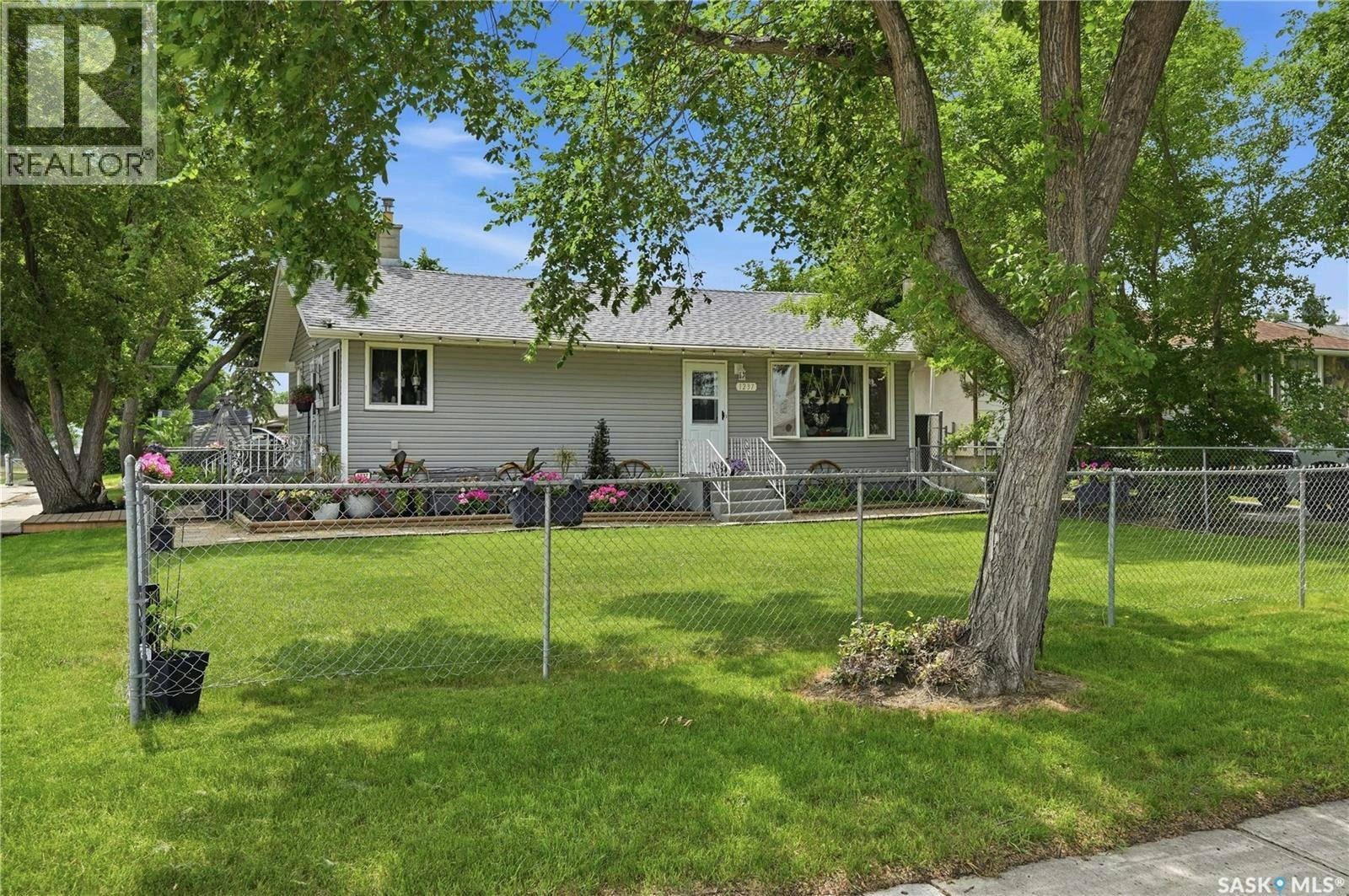 1237 10th Avenue E, Regina, SK, S4N 0J4