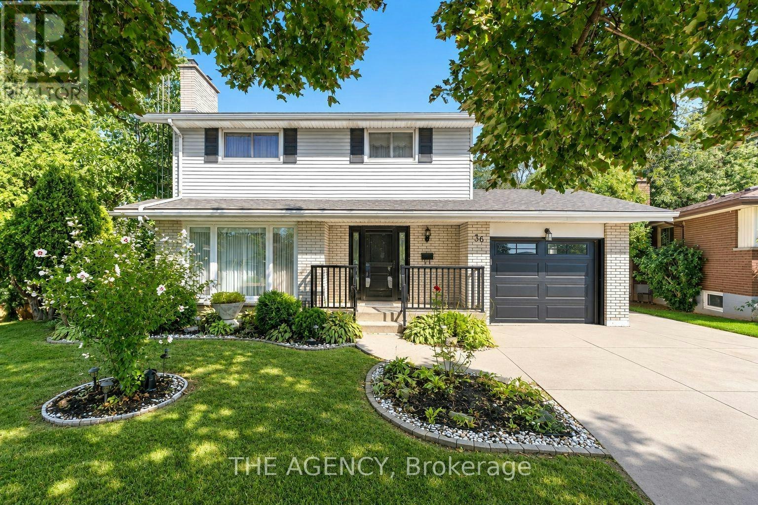 36 Buckingham Drive, Hamilton, ON, L9C 2G5