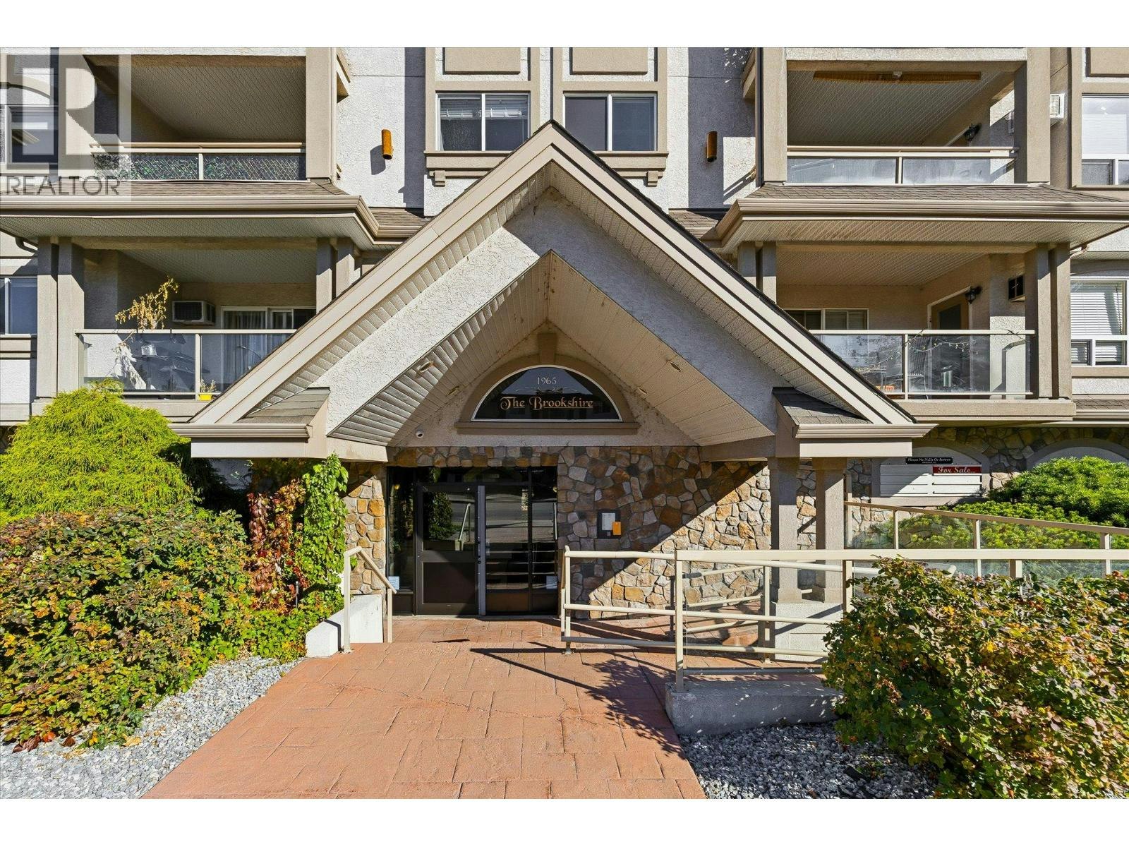 210-1965 Pandosy Street - 4